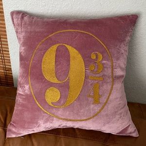 Harry Potter x Pottery Barn Teen pillow w insert